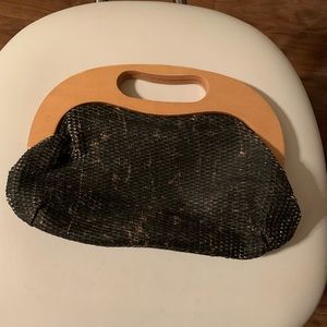 Charcoal clutch